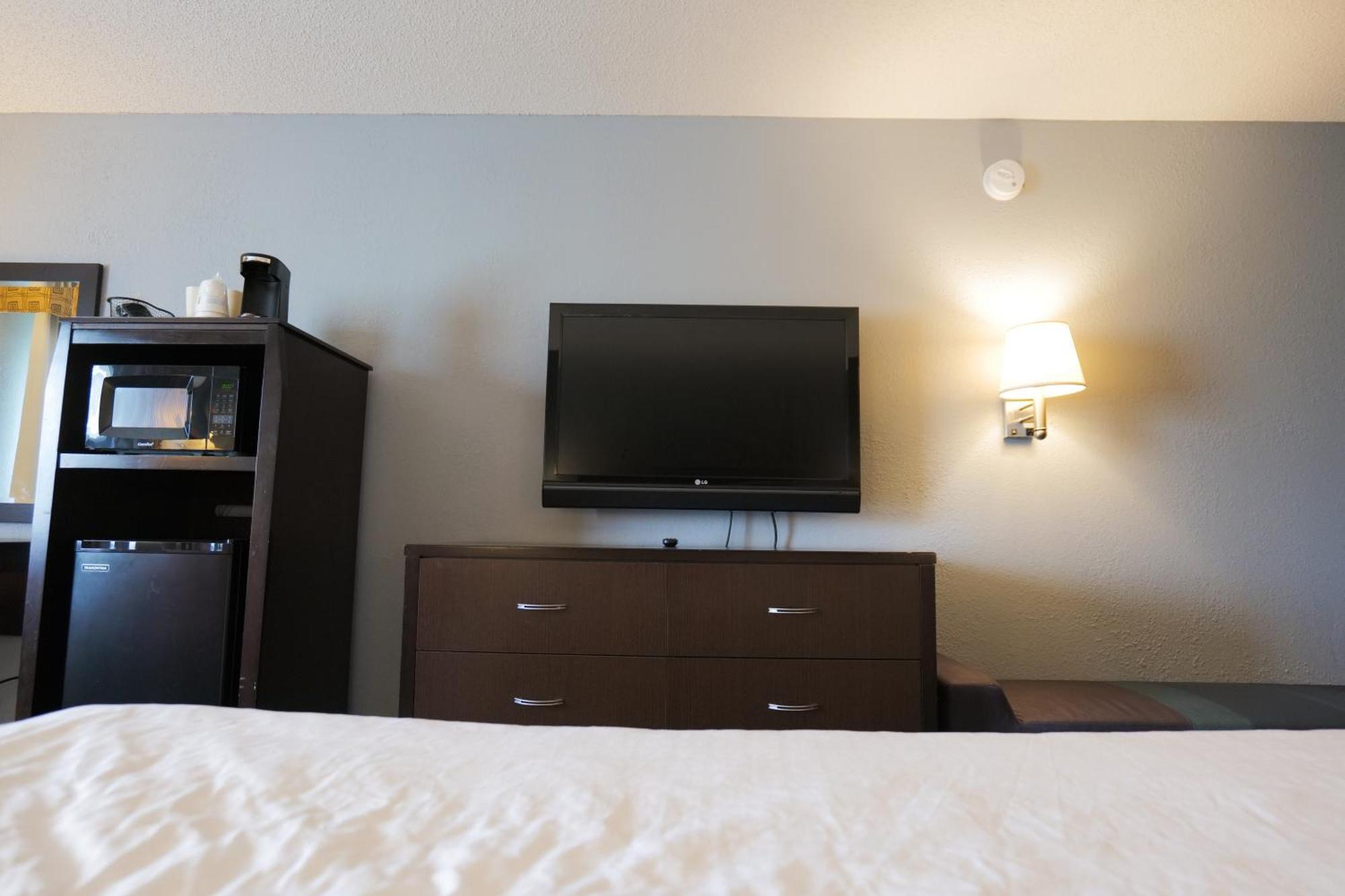 Baymont By Wyndham Flint Airport North Exterior foto