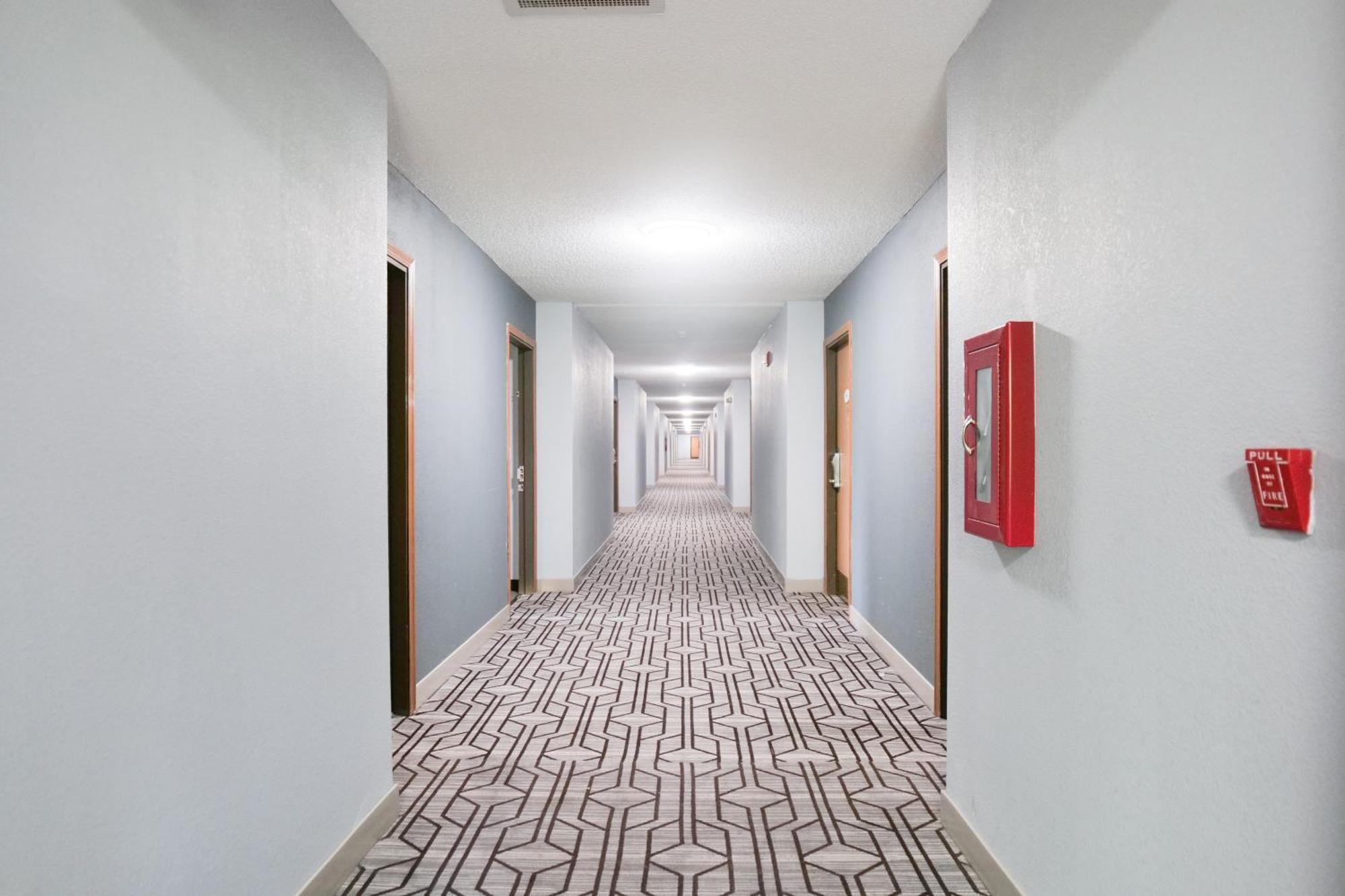 Baymont By Wyndham Flint Airport North Exterior foto