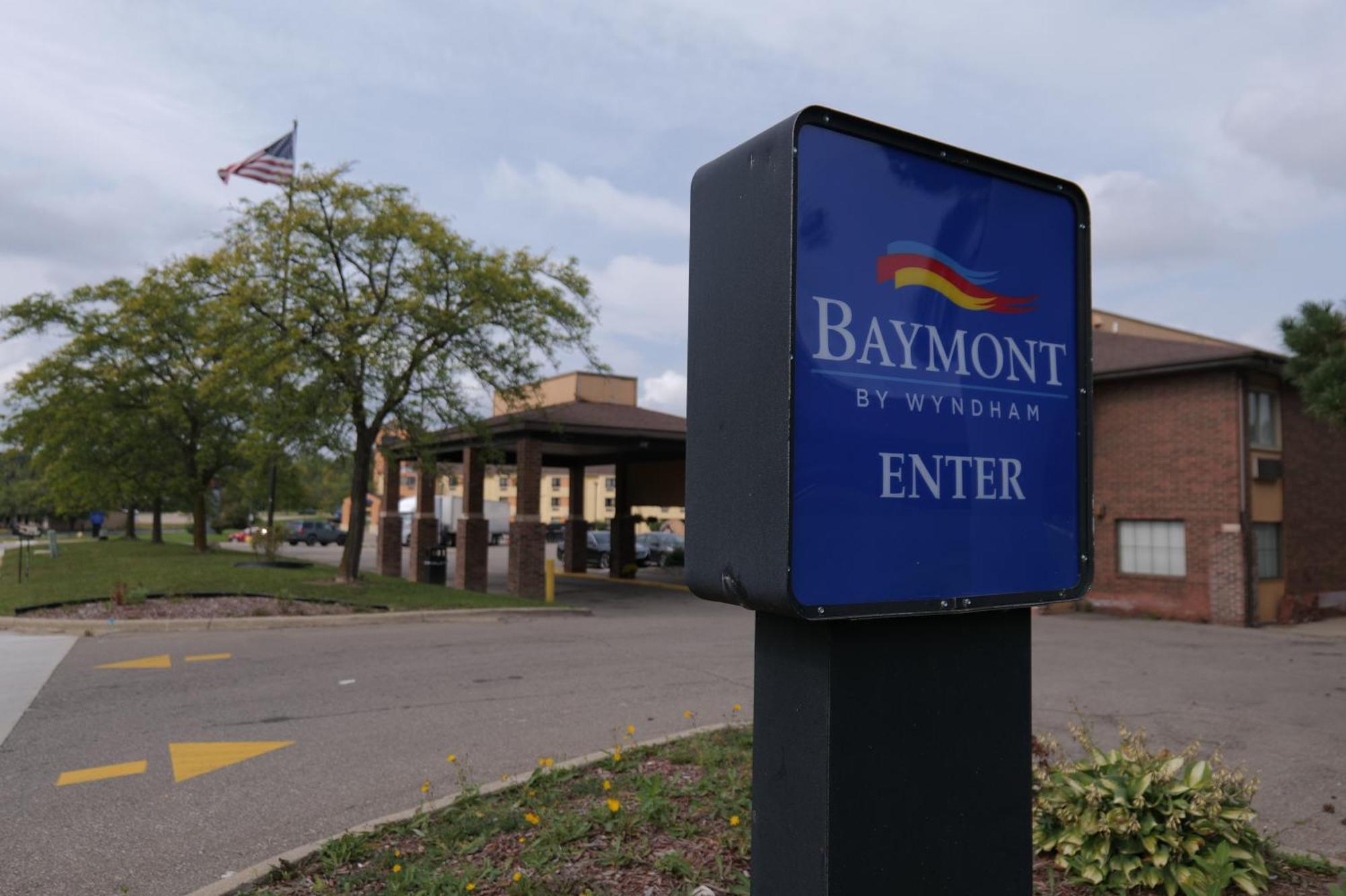 Baymont By Wyndham Flint Airport North Exterior foto