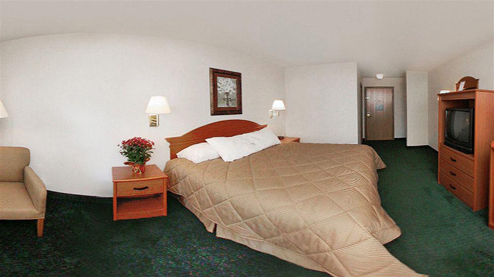 Baymont By Wyndham Flint Airport North Exterior foto